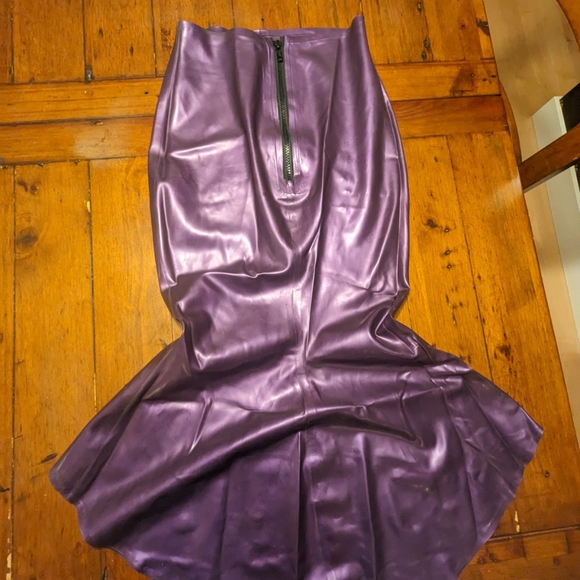 Latex Polymorphe Purple Orchid Skirt - Picture 4 of 12